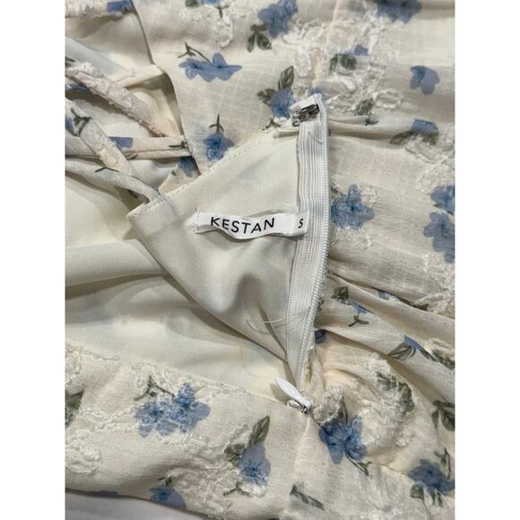 Kestan Strappy Cross Back Mini Dress Size S White Blue Floral Textured Tiered - Picture 8 of 8